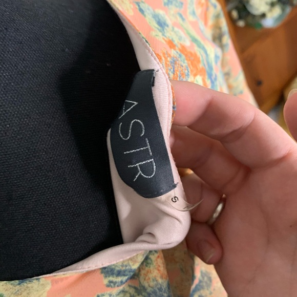 ASTR Peach Lace Sleeve Dress SMALL - Picture 6 of 10